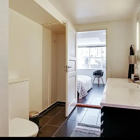 شقة Newly Renovated !!! *